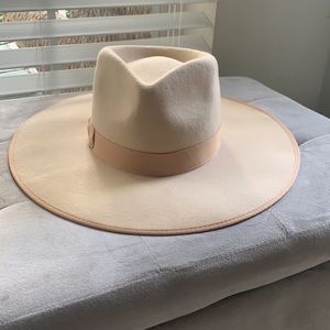 Lack of color ivory rancher size small